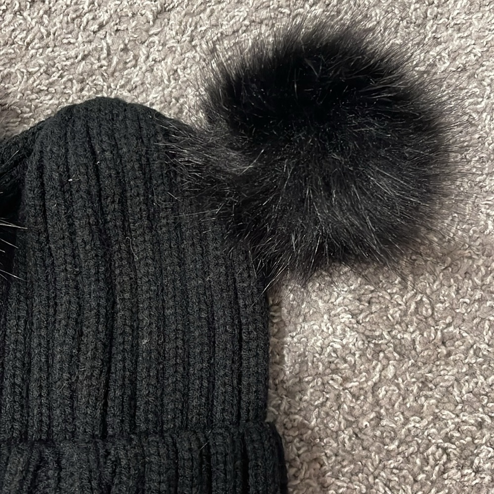Double pom hat - Picture 2 of 2
